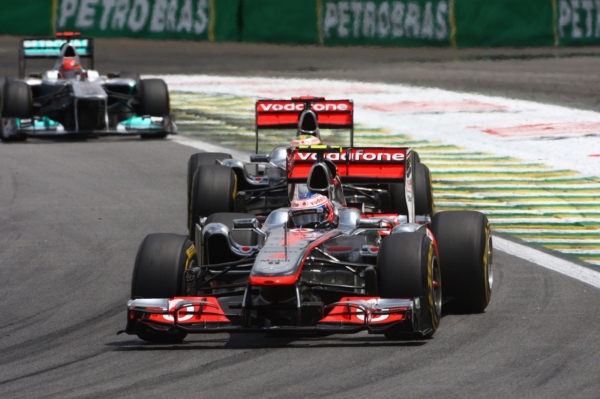 McLaren (na snímku loňský monopost MP4-26) odhalí svůj nový vůz ve středu.