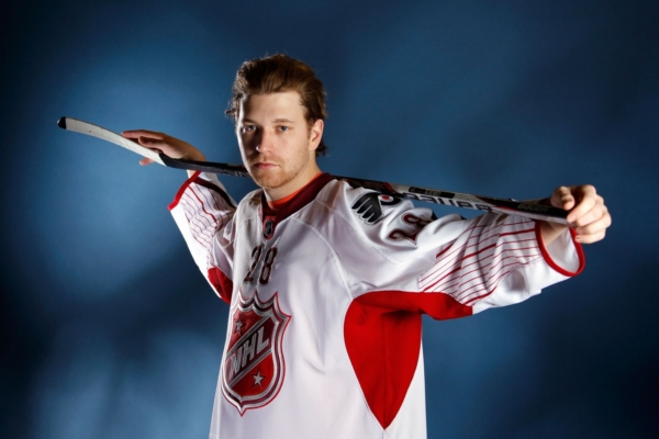 Claude Giroux je prvním hráčem v NHL, který vyzkoušel speciálně upravenou helmu.