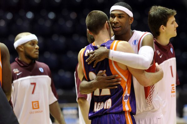 Basketbalisté Nymburka ve třetím utkání osmifinálové skupiny Evropského poháru ULEB sahali po senzačním obratu s Valencií, ale španělskému favoritovi nakonec podlehli 71:80. 