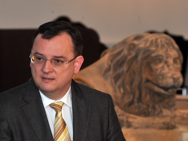 Podle premiéra Nečase se česká vláda zatím ke smlouvě nepřipojí.