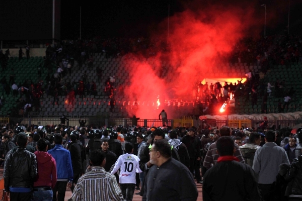 Při střetech fanoušků dvou egyptských fotbalových klubů po zápase v severoegyptském Port Saídu zemřelo 73 lidí. Při střetech fanoušků dvou egyptských fotbalových klubů po zápase v severoegyptském Port Saídu zemřelo 73 lidí.