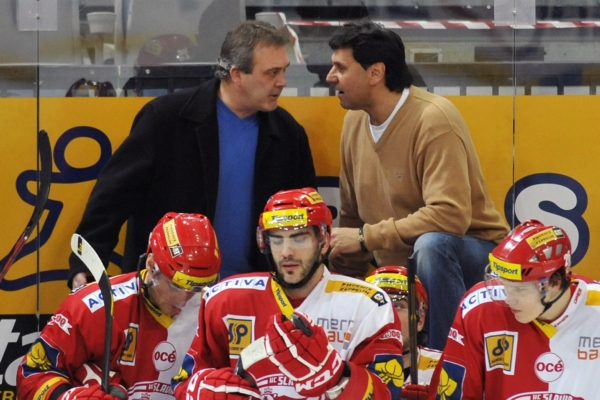 Od předkola play-off zatím Slavii dělí šest bodů.