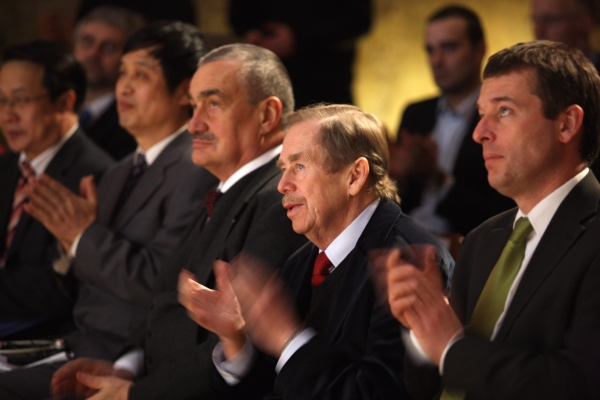 Jeden svět má velkou prestiž mezi obhájci lidských práv. V roce 2009 se jej zúčastnili mj. Karel Schwarzenberg, Václav Havel a Šimon Pánek.