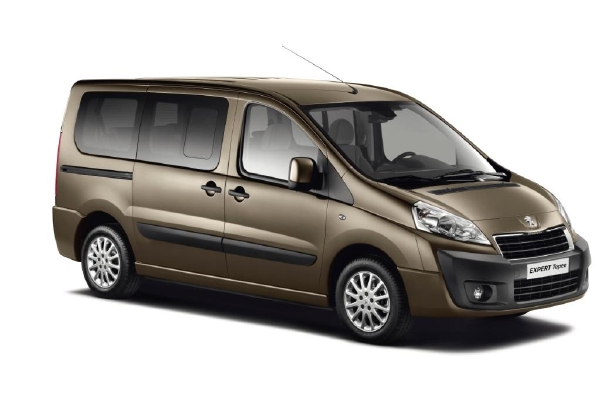 Peugeot Expert Teepee, tedy v osobní verzi.