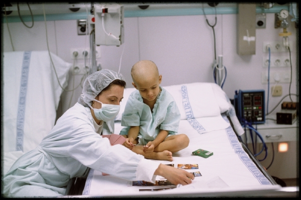 Lékaři nevylučují, že za rakovinu u dítěte může prsní implantát PIP. Nedokážou totiž říct, co všechno v těle způsobuje (ilustrační foto).