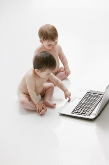 Děti se na internetu často orientují lépe než jejich rodiče.
