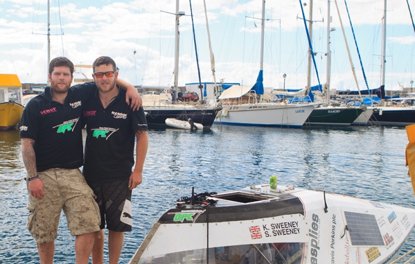 Kieran Sweene a Callum MacDonald se svým speciálním šlapadlem.