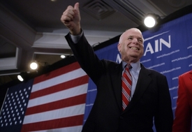 Senátor McCain byl v minulých prezidentských volbách soupeřem Baracka Obamy.