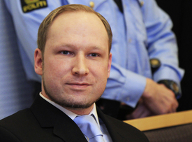 Anders Breivik u soudu.