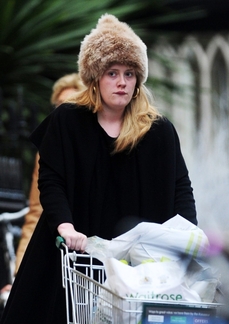 Na neupravenou Adele není moc hezký pohled.
