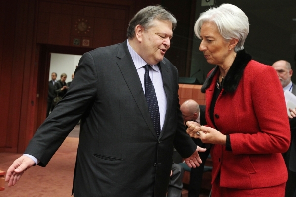 Řecký ministr financí Evangelos Venizelos rozpráví se šéfkou MMF Christine Lagardeovou. Řecký ministr financí Evangelos Venizelos rozpráví se šéfkou MMF Christine Lagardeovou.