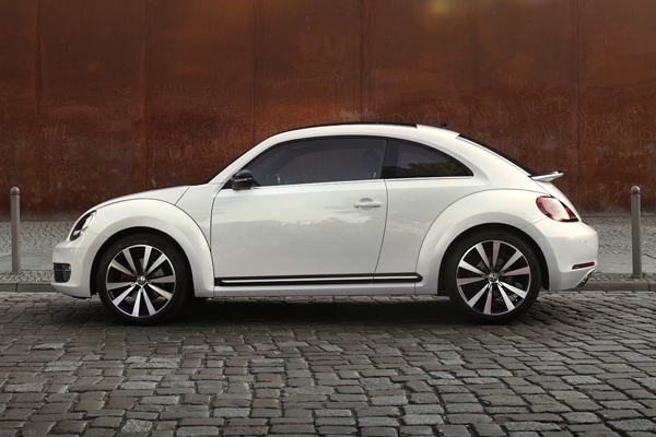 VW Beetle navázal exteriérem na původního Brouka.