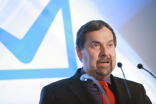 Radek John je přesvědčen, že podíl na kauze MUS mají ministři TOP 09 a ODS. Radek John je přesvědčen, že podíl na kauze MUS mají ministři TOP 09 a ODS.