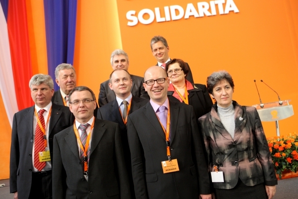 Sociální demokraté chtějí omezit nepřiměřeně vysoké odměny úředníků. Sociální demokraté chtějí omezit nepřiměřeně vysoké odměny úředníků.