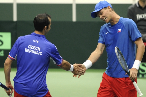 Radek Štěpánek (vlevo) společně s Tomášem Berdychem (vpravo) zdolali Italy a postoupili do další fáze Davisova poháru. Radek Štěpánek (vlevo) společně s Tomášem Berdychem (vpravo) zdolali Italy a postoupili do další fáze Davisova poháru.
