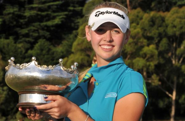 Jessica s trofejí.