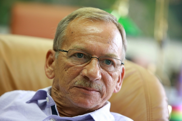 "Naroubovali jsme rajče na bramboru," kritizuje přímou volbu prezidenta senátor ODS Jaroslav Kubera. "Naroubovali jsme rajče na bramboru," kritizuje přímou volbu prezidenta senátor ODS Jaroslav Kubera.