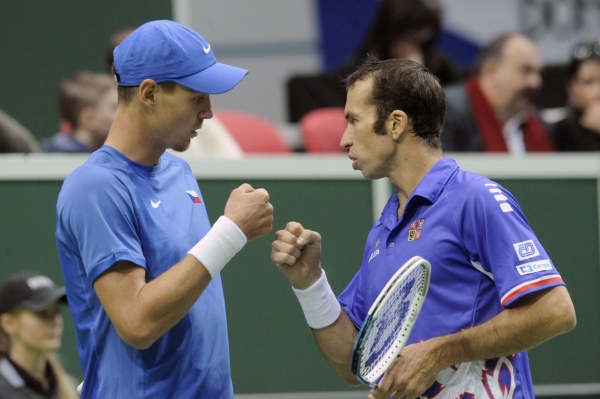 Tomáš Berdych a Radek Štěpánek zajistili postup už v sobotu. Tomáš Berdych a Radek Štěpánek zajistili postup už v sobotu.