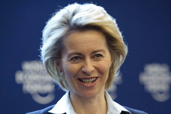Německá ministryně práce a sociálních věcí Ursula von der Leyenová. Německá ministryně práce a sociálních věcí Ursula von der Leyenová.
