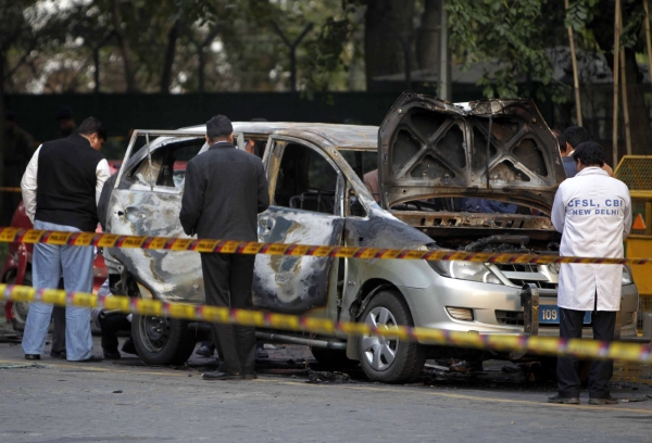 V Indii auto ambasády vybuchlo, v Gruzii bombu našli včas.