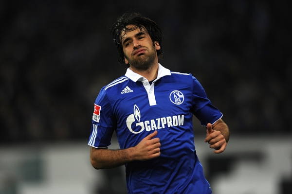 Hvězdný španělský útočník Raúl bude Schalke možná v zápase s Plzní chybět.