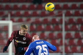 Stoper Sparty Jiří Jarošík (vlevo).
