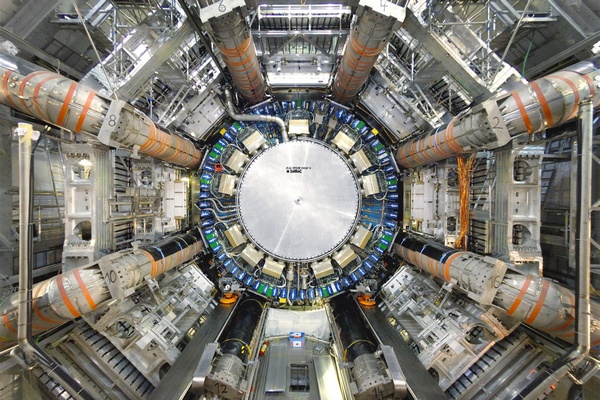 Detektor ALICE v urychlovači LHC.