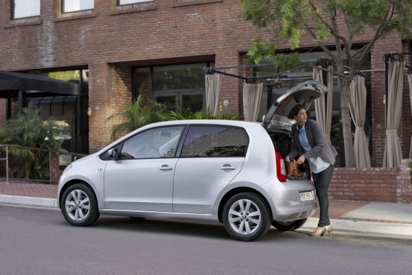 Nová Škoda je podle výrobců ideální auto do města. Je relativně malé, ale poskytuje poměrně dost prostoru. Nová Škoda je podle výrobců ideální auto do města. Je relativně malé, ale poskytuje poměrně dost prostoru.