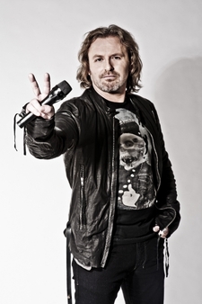 Snažím se být tolerantní, říká frontman Kabátu.