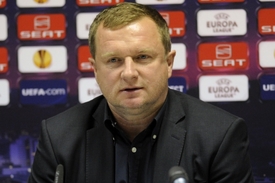 Kouč Pavel Vrba nabádá hráče k poctivé defenzivě.
