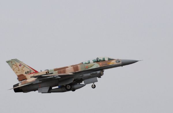Izraelský letoun F-16.