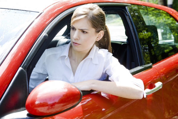 Interiér auta může být pro posádku škodlivý (ilustrační foto). Interiér auta může být pro posádku škodlivý (ilustrační foto).