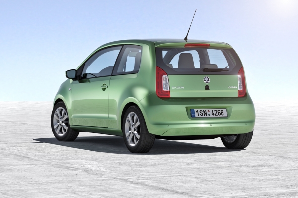 Jsou to páté dveře? Nebo nejsou? Škoda Citigo tvrdí, že jsou! Ilustrace je sice na třídveřovém provedení, ale záď je stejná i u pětidveřové. 