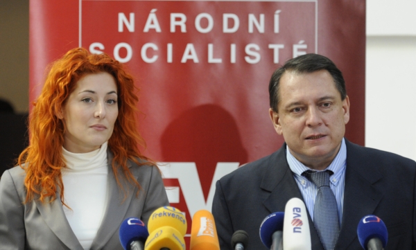 Předseda Národních socialistů - levice 21. století Jiří Paroubek a místopředsedkyně strany Tereza Holišíková.