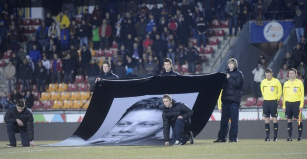 Letenský stadion uctil památku zesnulého místopředsedy představenstva Sparty Lukáše Přibyla.