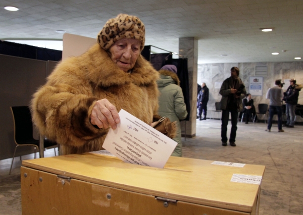 Lotyšští voliči drtivou většinou více než 78 procent hlasů odmítli v referendu přijetí ruštiny jako druhého oficiálního jazyka v zemi.