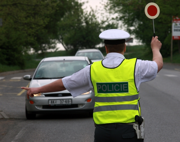 Starostu Úval chytili při policejní kontrole v rámci akce proti opilým řidičům (ilustrační foto). Starostu Úval chytili při policejní kontrole v rámci akce proti opilým řidičům (ilustrační foto).