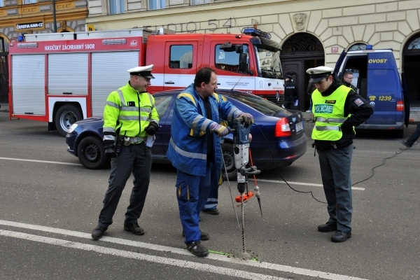Hasiči evakuovali z domu v Hybernské ulici 23 lidí. Hasiči evakuovali z domu v Hybernské ulici 23 lidí.