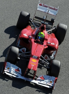 Ferrari zatím není s novým F2012 (na snímku) spokojeno.
