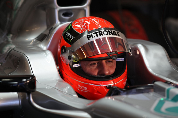 Michael Schumacher při testech před novou sezonou. Michael Schumacher při testech před novou sezonou.