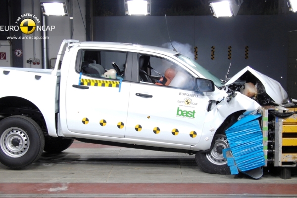Ford Ranger v bariérových testech obstál na jedničku.