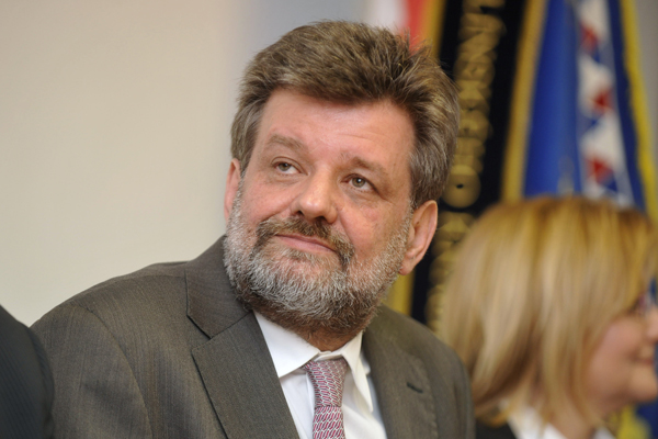 Ministr vnitra Jan Kubice.