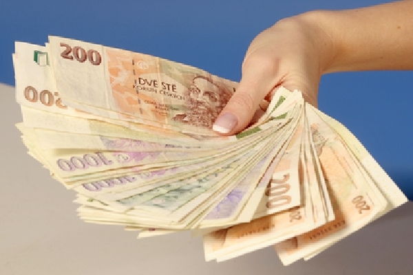 Stát loni netlačil při výběru daní za desítky miliard korun.