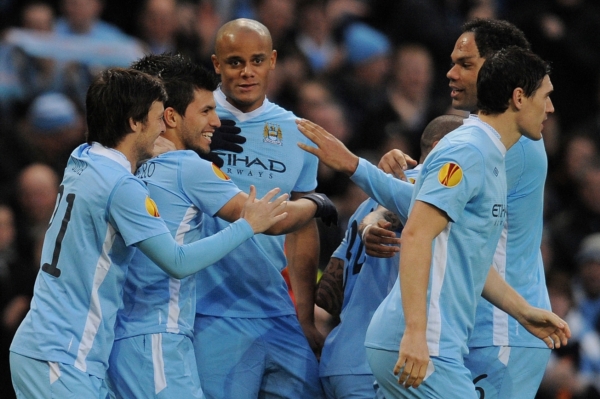 Fotbalisté Manchesteru City se radují z gólu do sítě Porta.