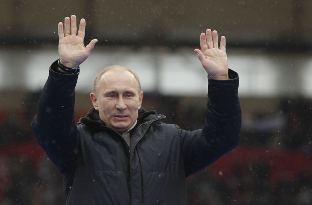 Ovace a jásání davů uvítaly ruského premiéra a prezidentského kandidáta Vladimira Putina na moskevském stadionu Lužniky. Ovace a jásání davů uvítaly ruského premiéra a prezidentského kandidáta Vladimira Putina na moskevském stadionu Lužniky.