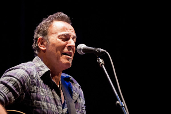 Bruce Springsteen při vystoupení na letošním udělování cen Grammy Awards v Los Angeles.