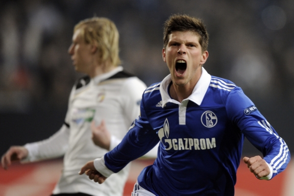 Střelec všech tří gólů Schalke Klaas-Jan Huntelaar. Střelec všech tří gólů Schalke Klaas-Jan Huntelaar.