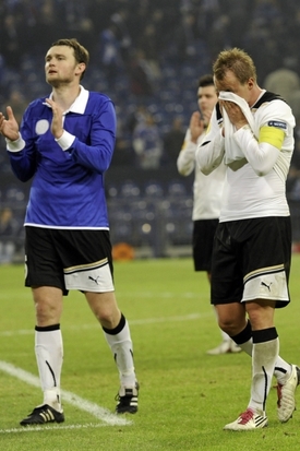 Zklamaní hráči Plzně po vyřazení z Evropské ligy.