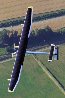 V roce 2010 se Solar Impulse udržel ve vzduchu i přes noc.