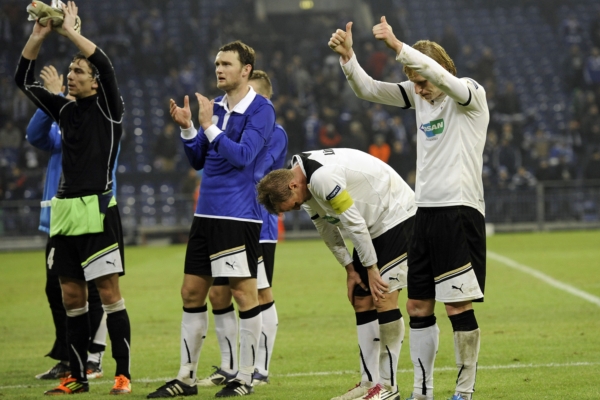 Plzeňští fotbalisté zdraví své fanoušky po vyřazení z Evropské ligy.